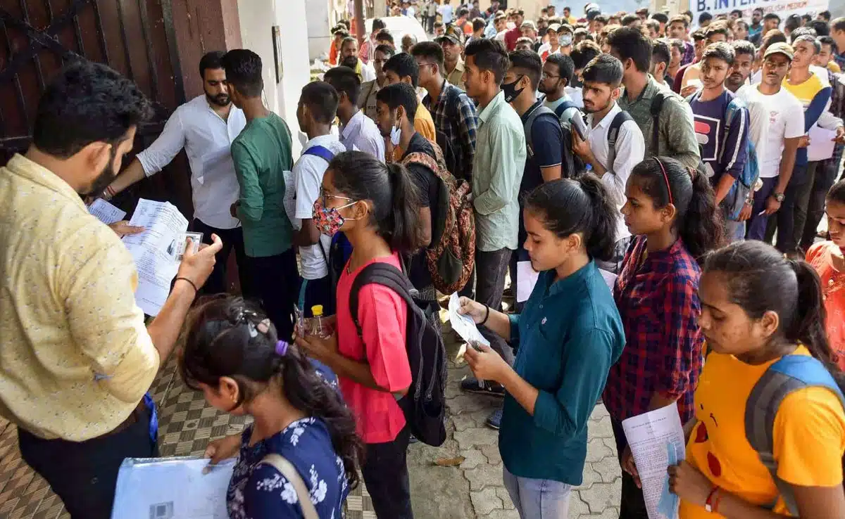 Relief to lakhs of students in Bihar, they will not have to pay fee for the main exam