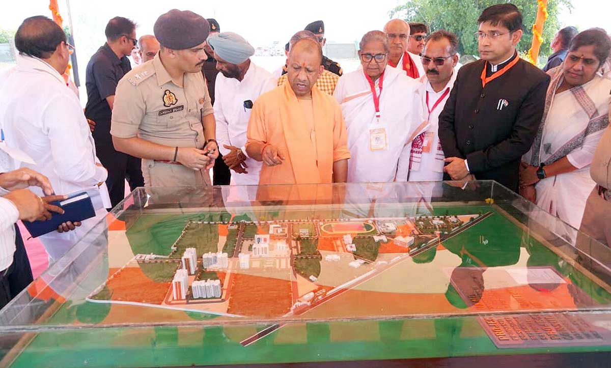 CM Yogi pays tribute at the Kakori incident centenary celebrationsCM Yogi pays tribute at the Kakori incident centenary celebrations