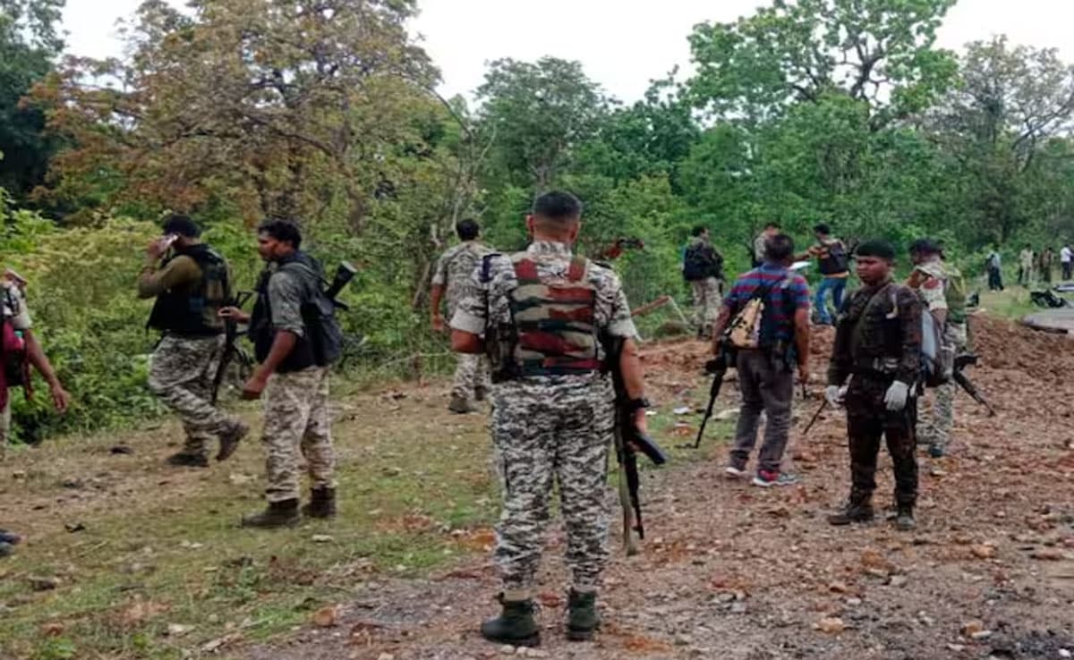 One policeman martyred, three others injured in IED blast during anti-Naxal operation in Bijapur, Chhattisgarh