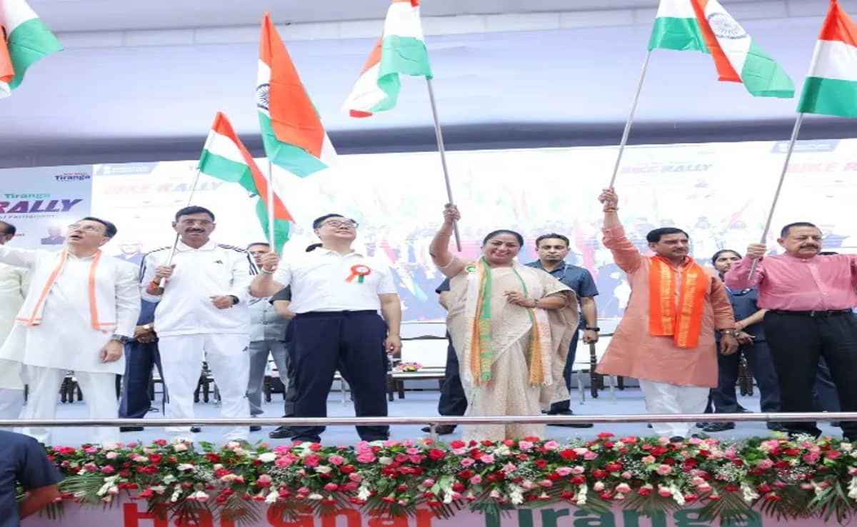 Delhi CM attacked during 'public hearing' at his residence