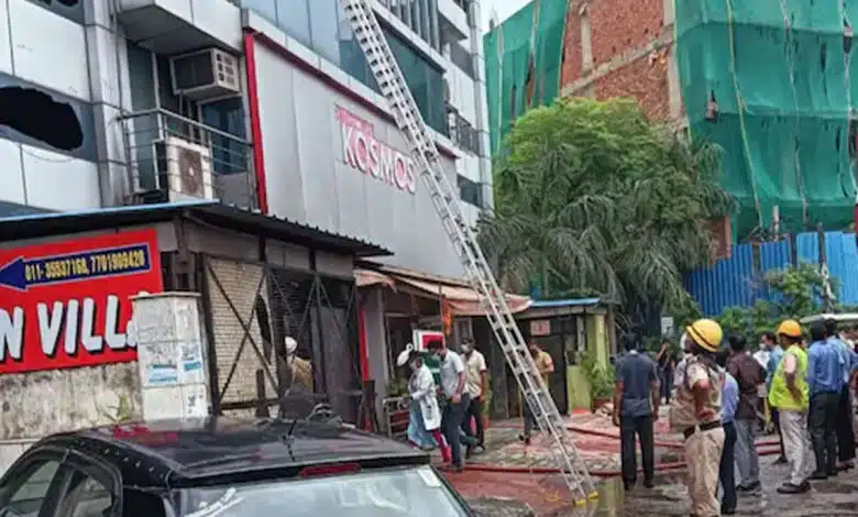 1 dead, 10 injured in fire at Delhi hospital