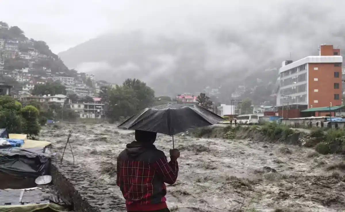 Weather update Heavy rain in JK and Himachal
