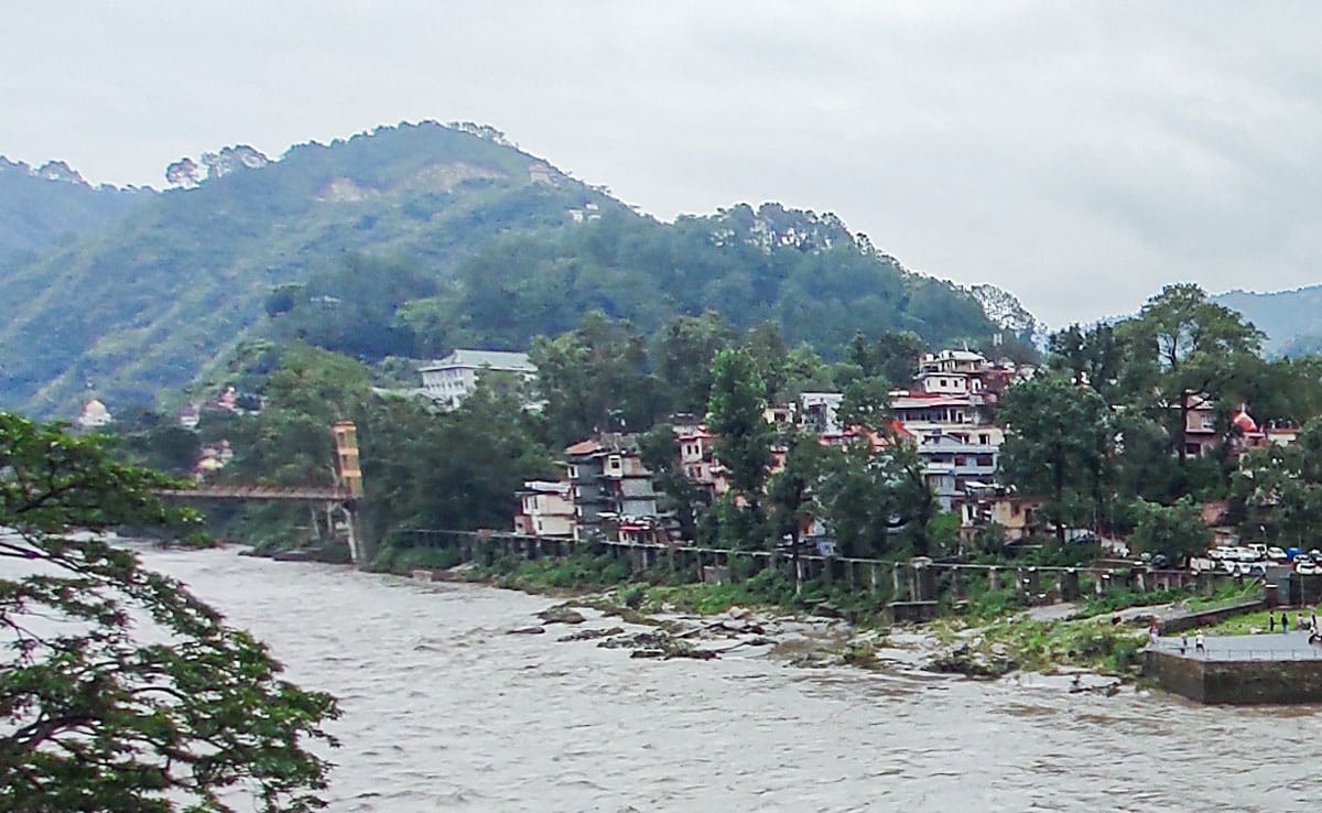 Weather update Heavy rain in JK and Himachal