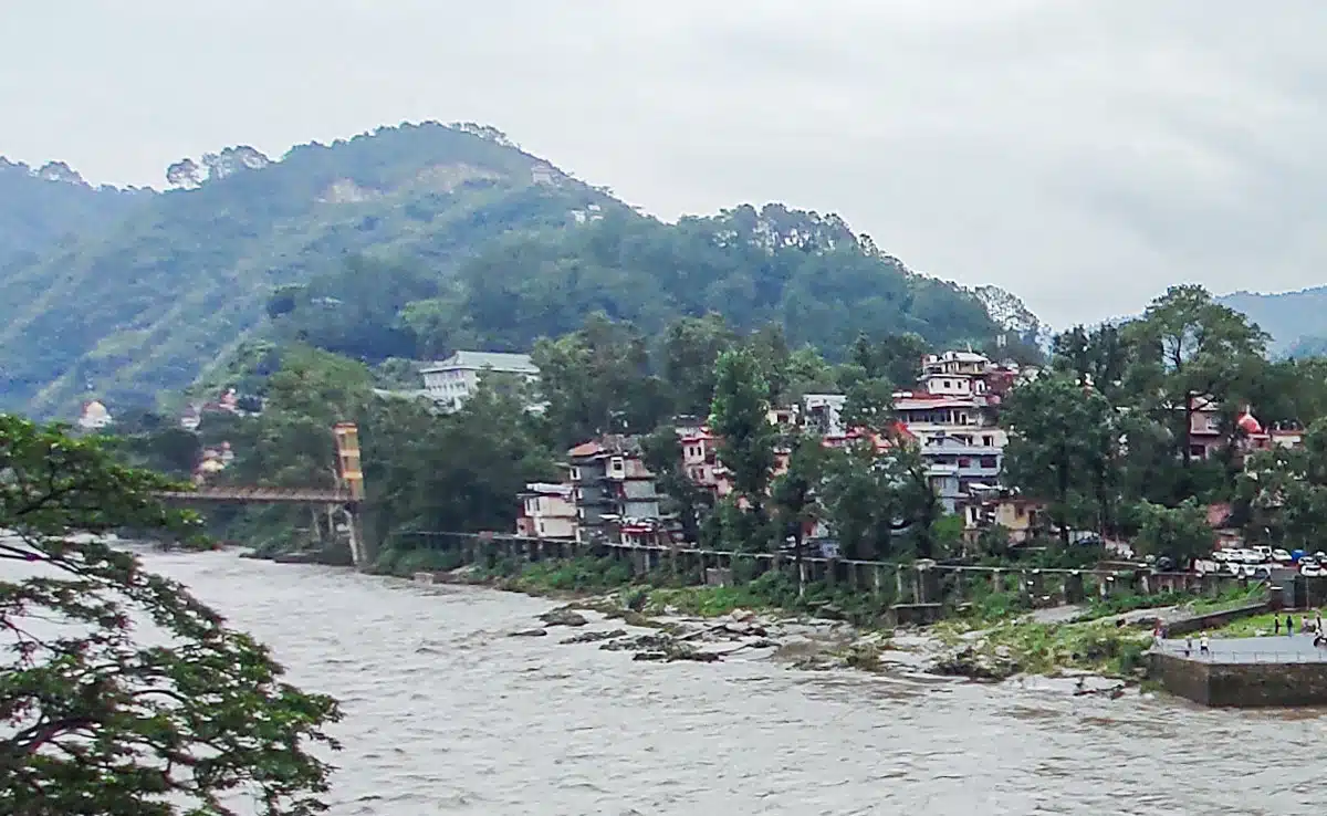Weather update Heavy rain in JK and Himachal