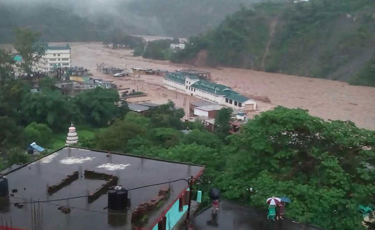 Weather update Heavy rain in JK and Himachal