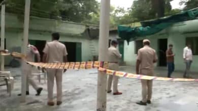 7 people feared trapped after a part of Humayun's tomb wall collapses