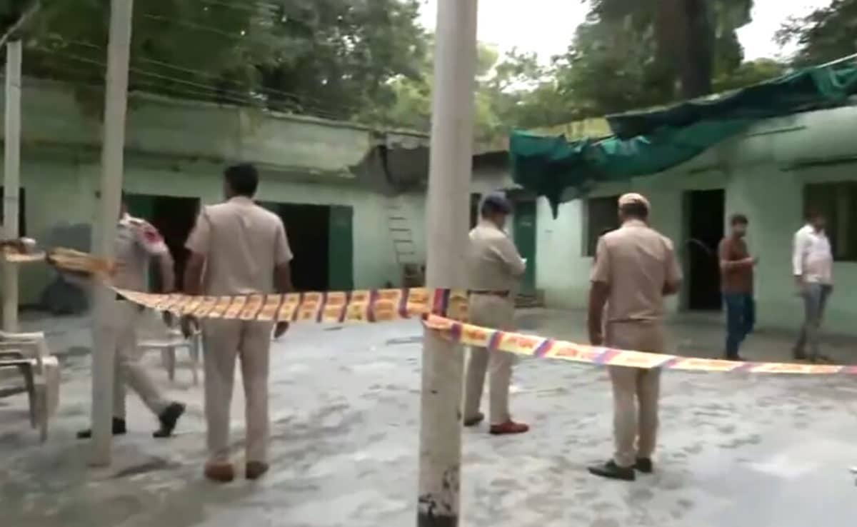 7 people feared trapped after a part of Humayun's tomb wall collapses