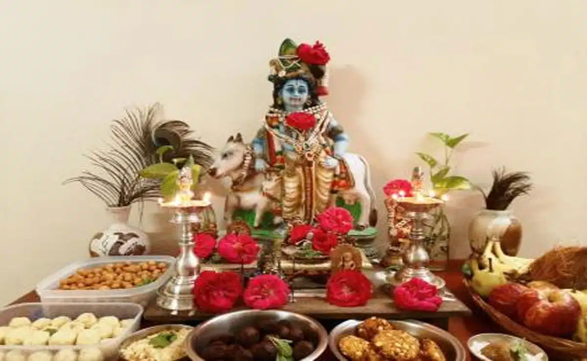 Janmashtami 2025: Vastu tips to decorate Lord Krishna’s swing to bring prosperity
