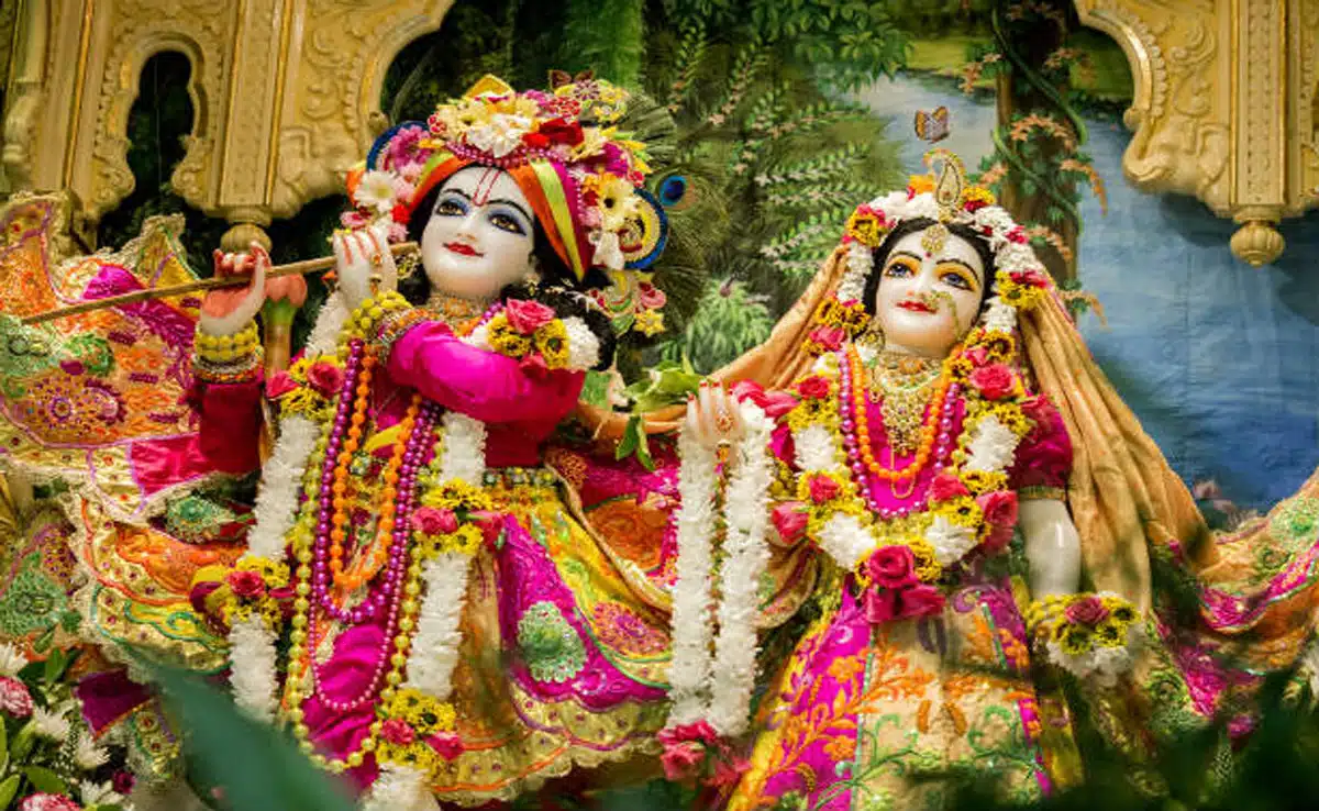 Janmashtami 2025: Vastu tips to decorate Lord Krishna’s swing to bring prosperity