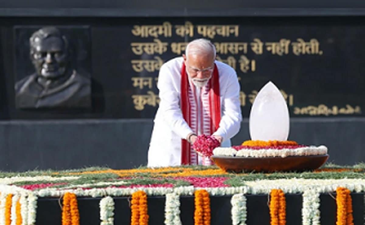 PM Modi paid tribute to former Prime Minister Atal Bihari Vajpayee on 'Sadvaiv Atal'