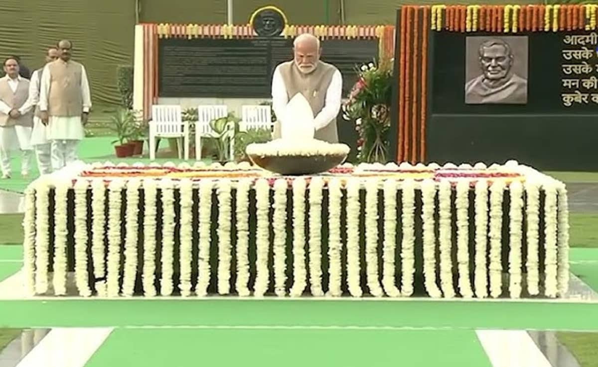 PM Modi paid tribute to former Prime Minister Atal Bihari Vajpayee on 'Sadvaiv Atal'