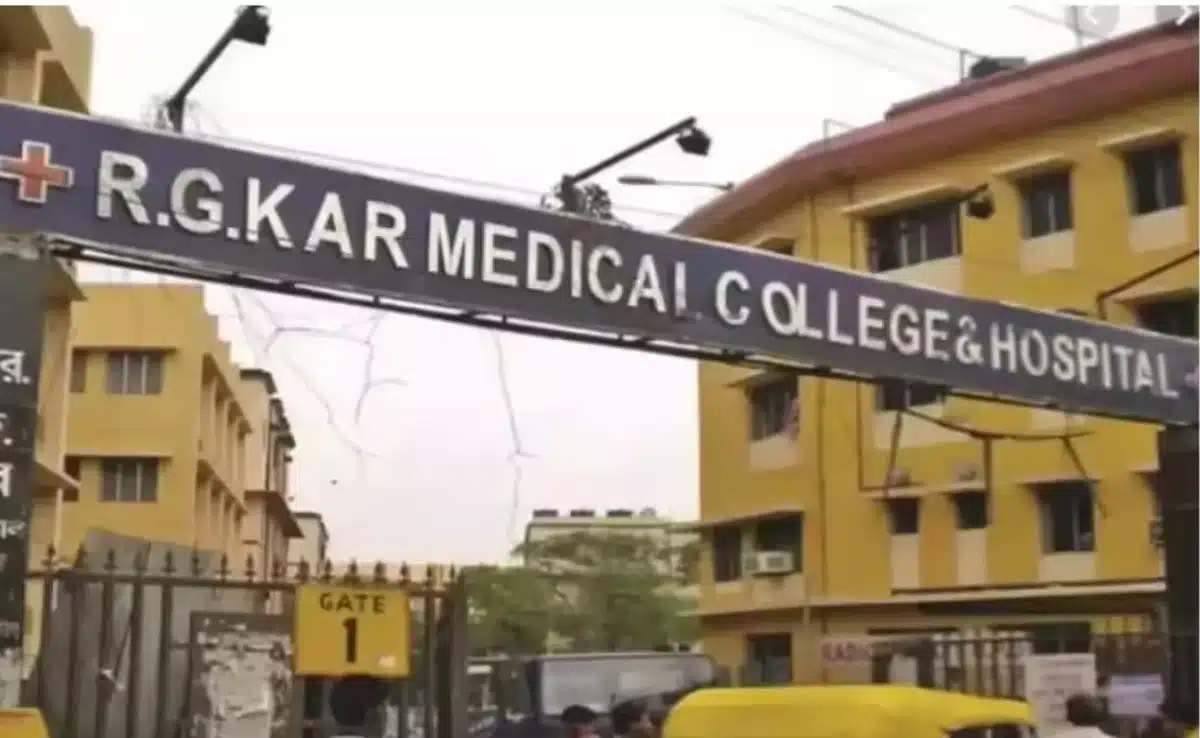 Chaos in RG Kar protest, victim's mother says injured in police action