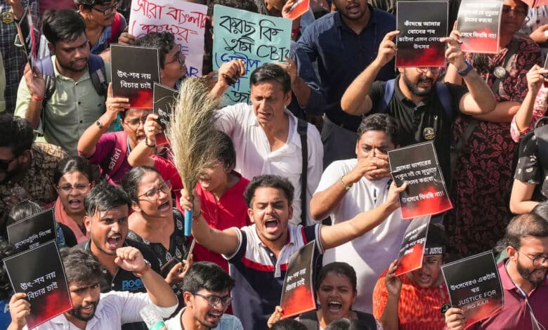 Chaos in RG Kar protest, victim's mother says injured in police action