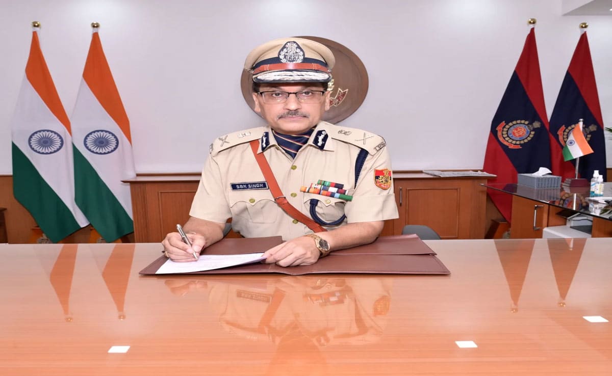 Delhi Police Commissioner was removed after the attack on the Chief Minister