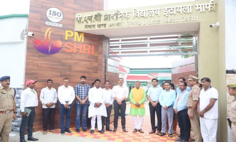 Sambhal: Minister in charge Dharamvir Prajapati inspected PM Primary School Itayla Mafi