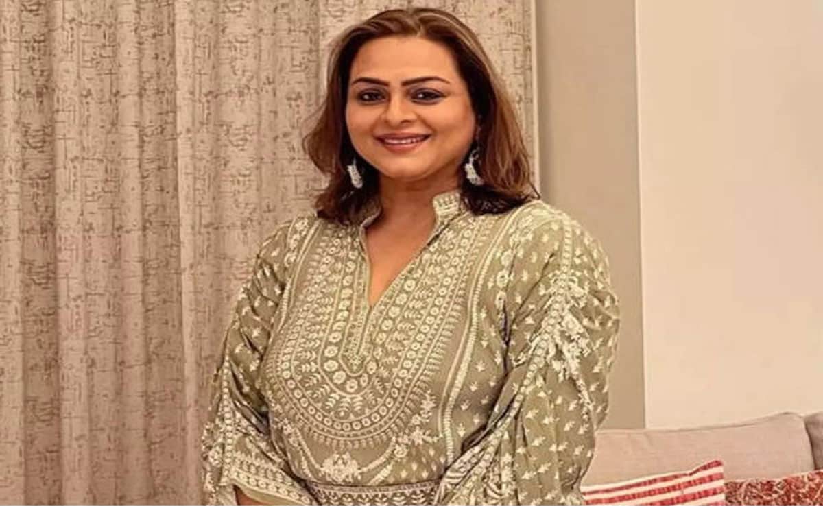 Shilpa Shirodkar's car hit by a bus in Mumbai, the actress filed a complaint