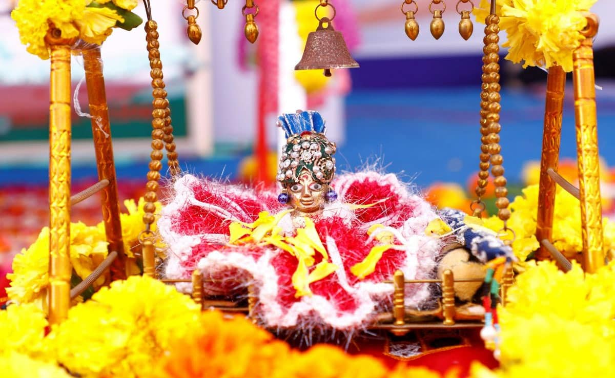 Janmashtami 2025: Vastu tips to decorate Lord Krishna’s swing to bring prosperity