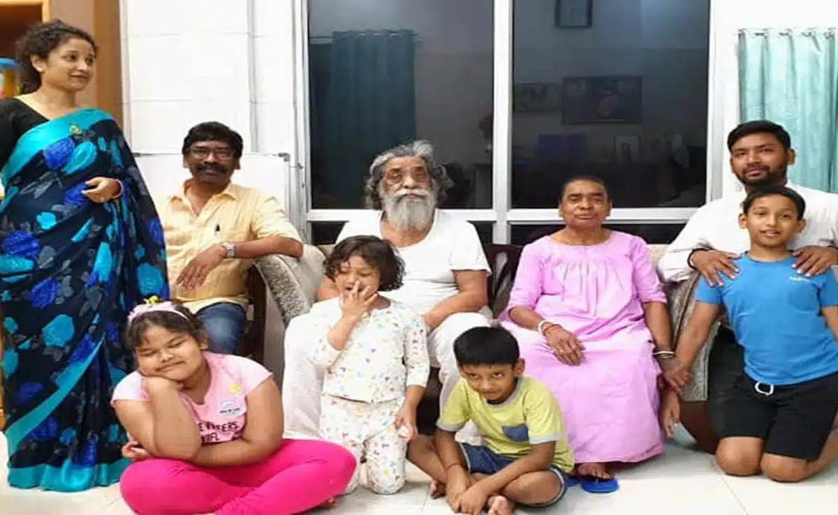 PM Modi paid tribute to Shibu Soren at Ganga Ram Hospital, expressed condolences to his family