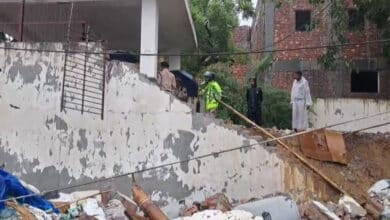 7 people including 2 children died due to wall collapse in Jaitpur, Delhi
