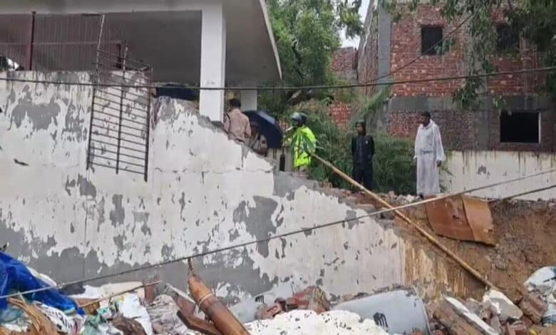 7 people including 2 children died due to wall collapse in Jaitpur, Delhi
