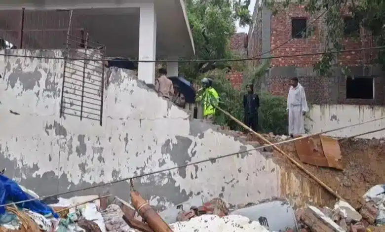 7 people including 2 children died due to wall collapse in Jaitpur, Delhi