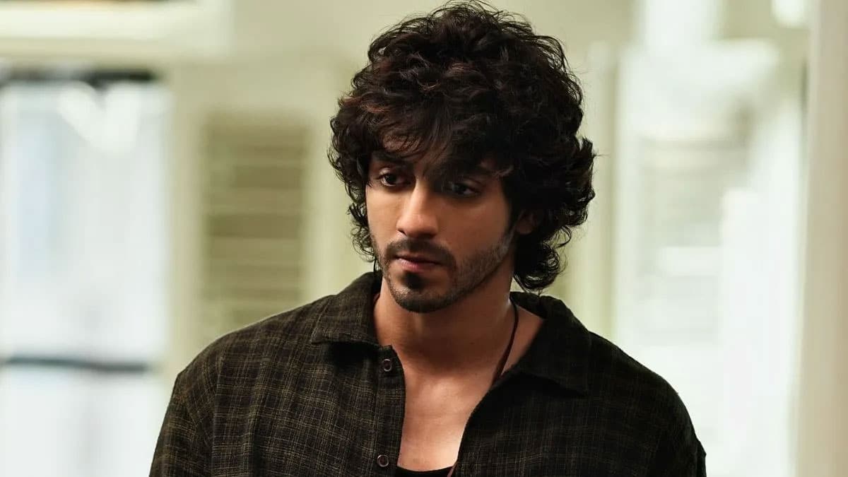 Saiyaara star Ahaan Panday attends Ganpati celebrations at Maharashtra minister's house