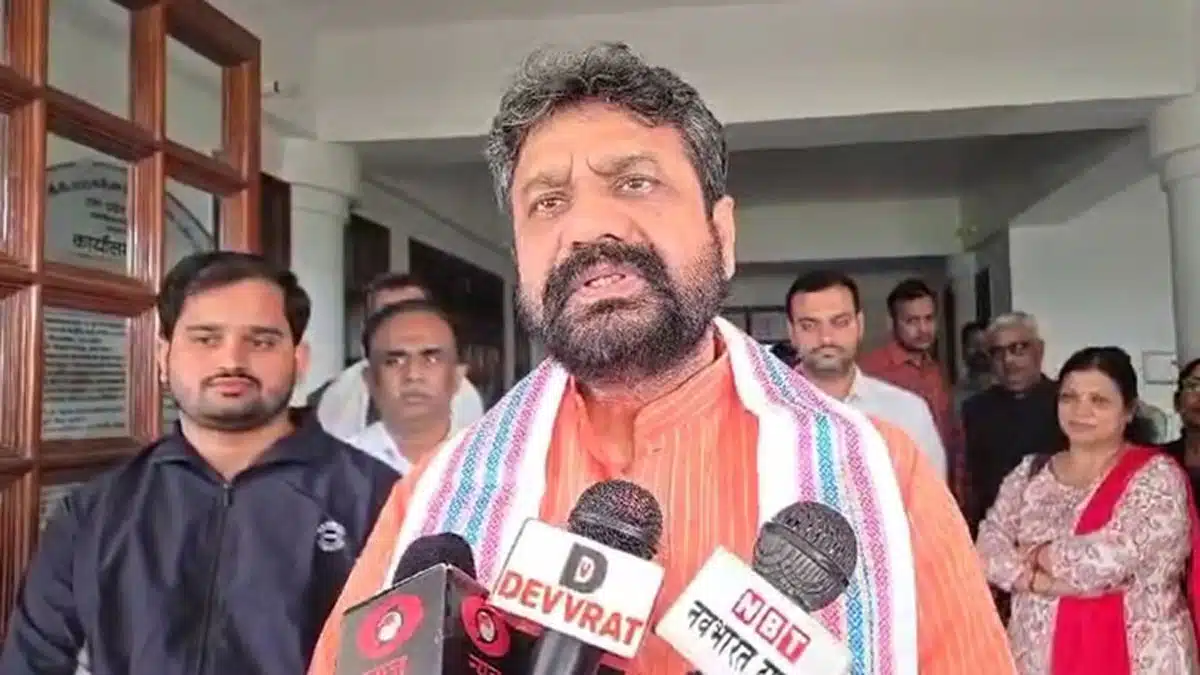 PM Modi reached Varanasi, will hold bilateral talks with Mauritius PM Navin Ramgoolam