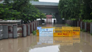 Due to floods in Yamuna, Delhi's roads turned into drains, markets submerged