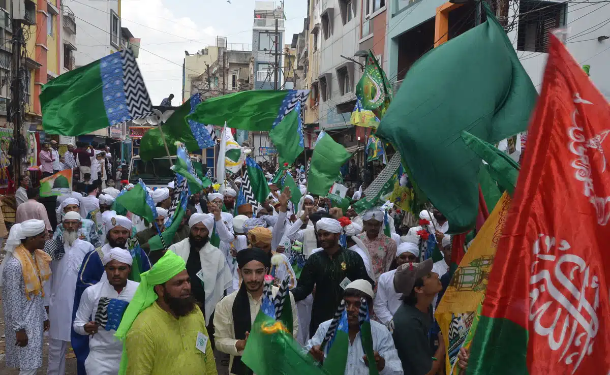 Eid Miladunnabi's splendor is seen in Sambhal, demand for 1500 year old flags is the highest