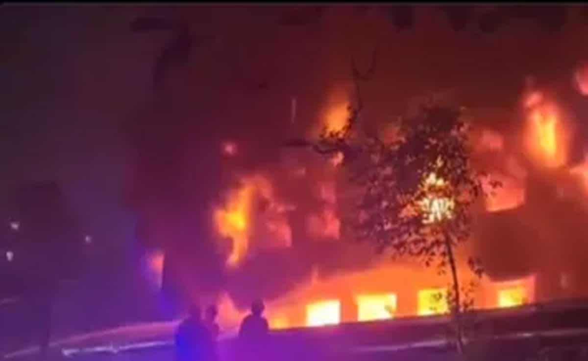 Fire broke out in a dyeing factory in Bhiwandi, Maharashtra