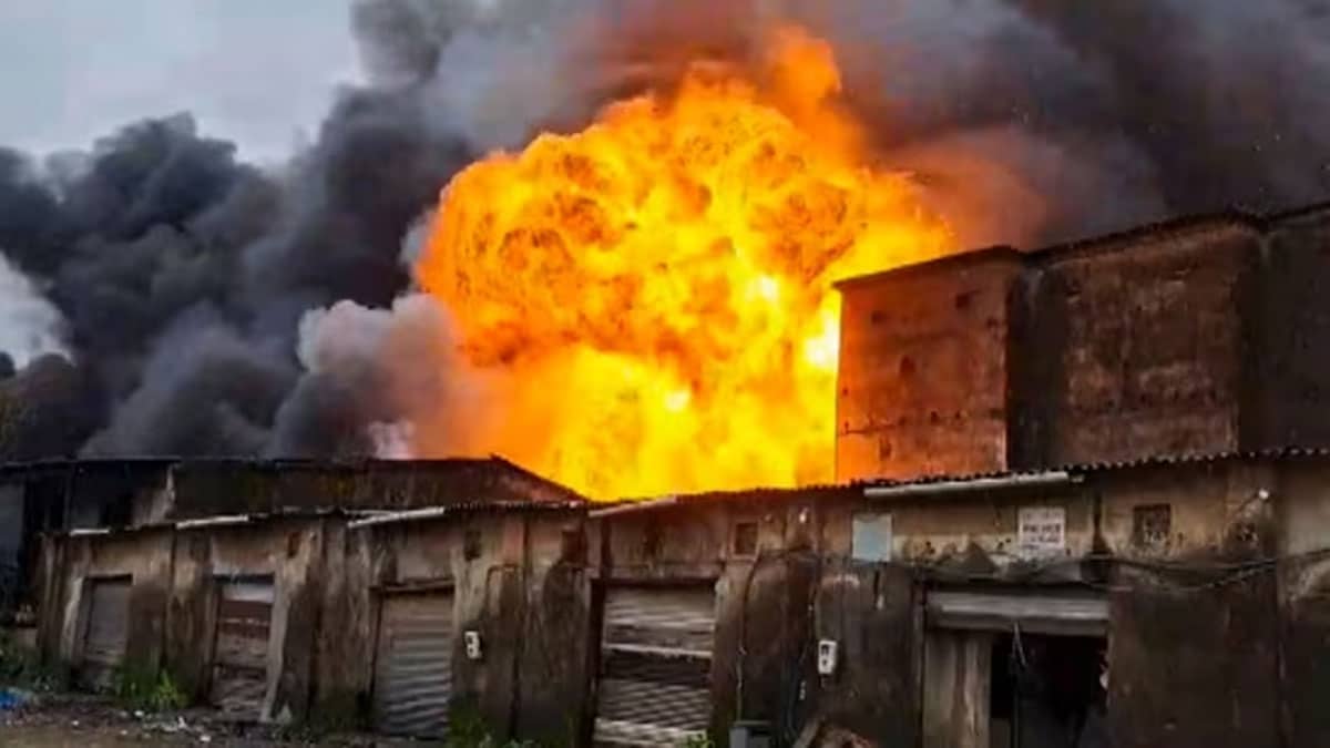 Fire broke out in a dyeing factory in Bhiwandi, Maharashtra