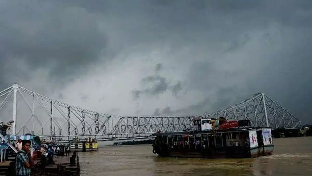 Kolkata under water as heavy rain