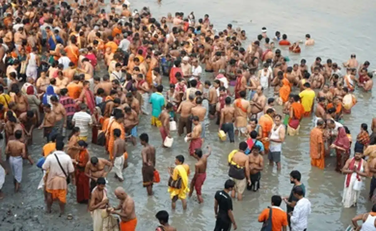 Devotees take a holy dip in the Ganga on Mahalaya Amavasya in Kolkata.
