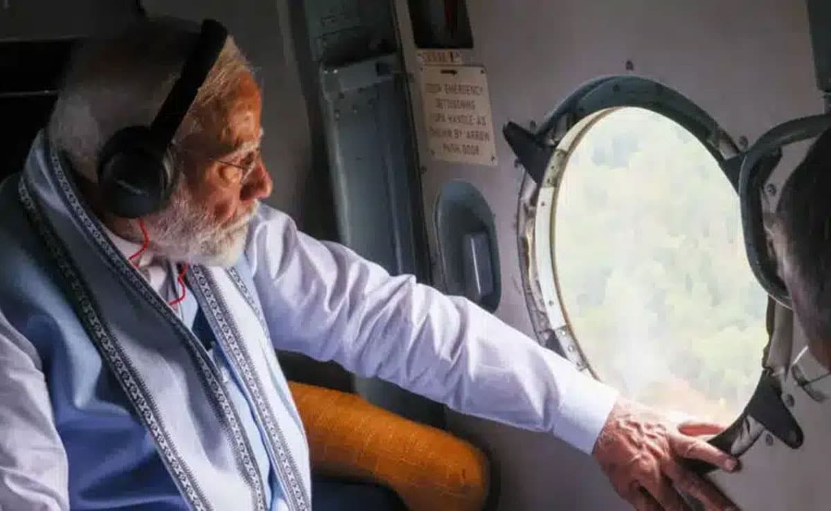 2 people missing due to cloudburst caused by heavy rains in Dehradun, cars and shops washed away