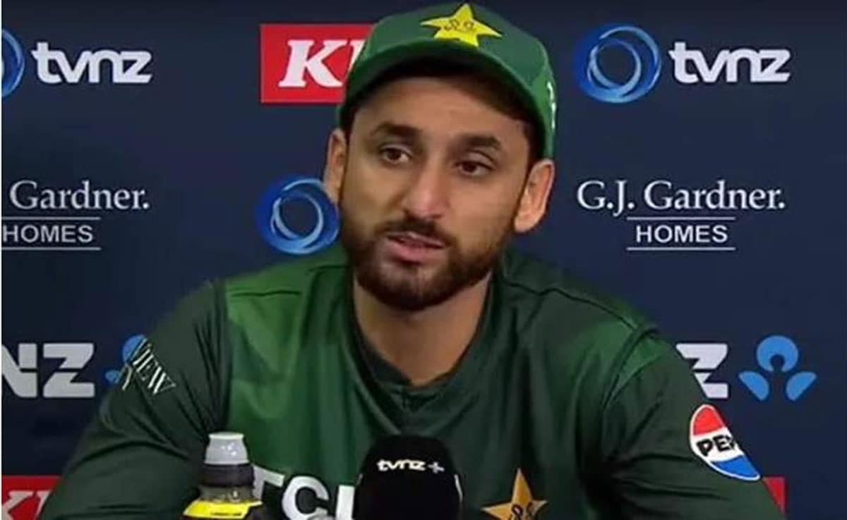 India refuses to accept Asia Cup trophy from PCB chief, celebrates on stage with empty hands