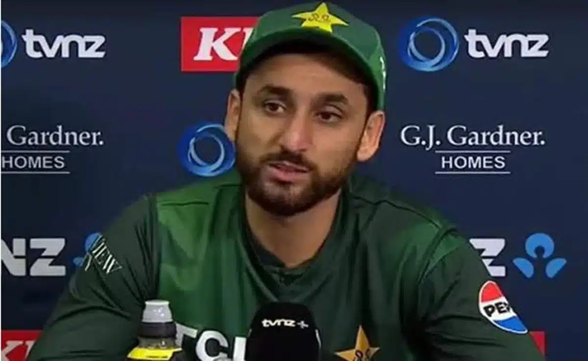 India refuses to accept Asia Cup trophy from PCB chief, celebrates on stage with empty hands