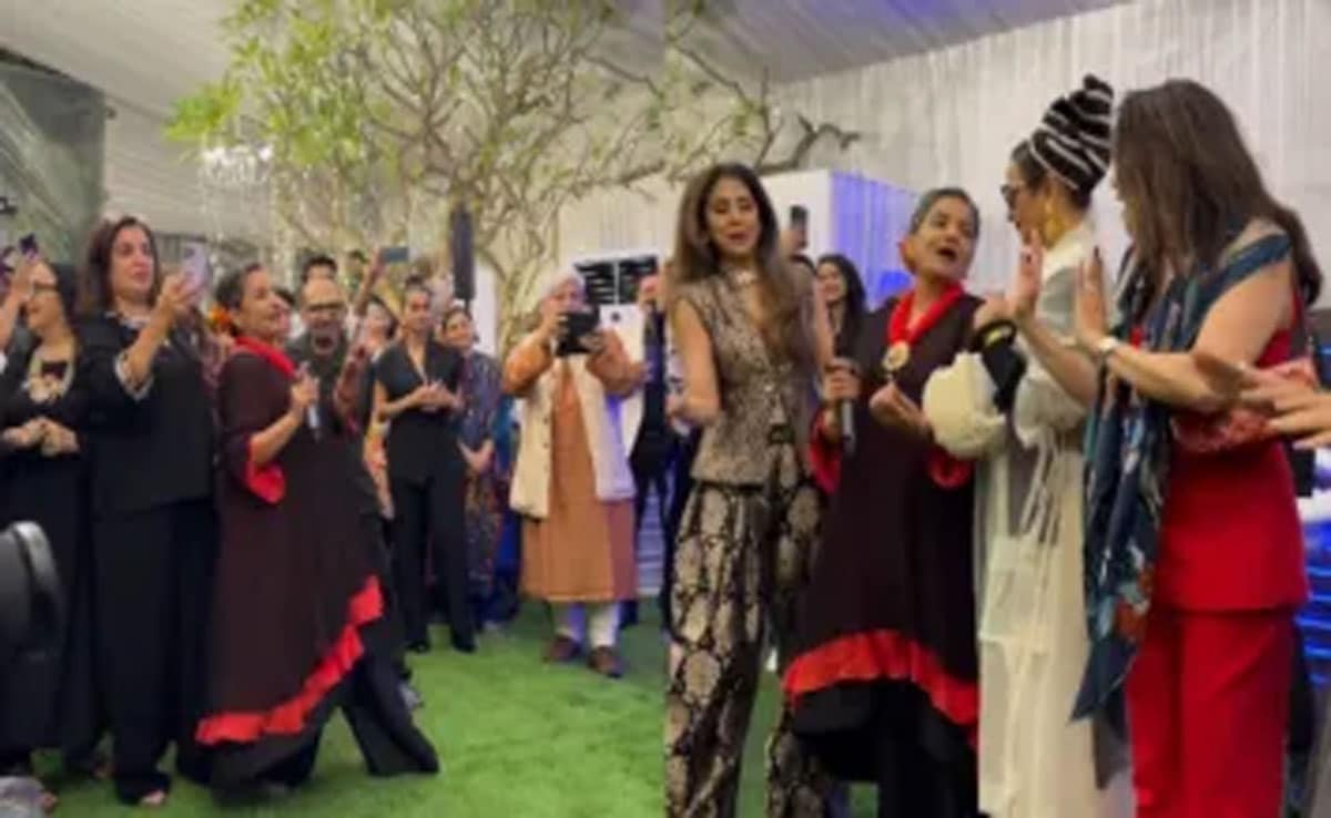 Rekha, Vidya Balan and others danced to 'Kaisi Paheli Zindagi' at Shabana Azmi's 75th birthday party