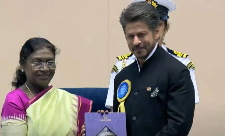 Shah Rukh Khan receives National Film Award for 'Jawaan'