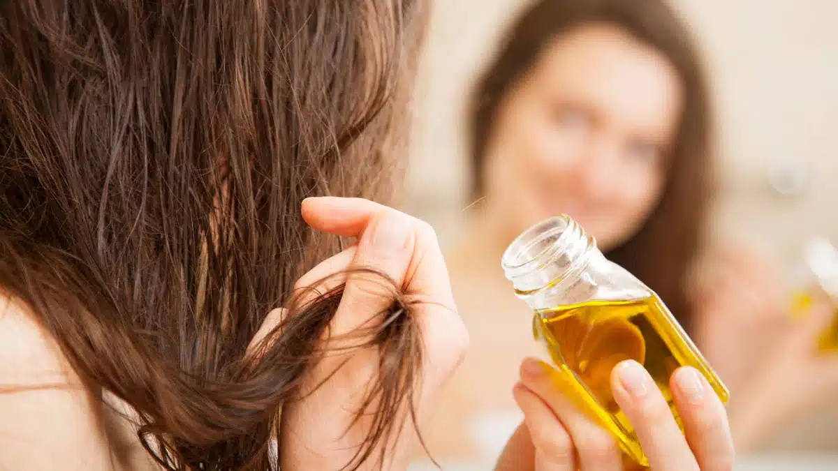 Shampoos vs Oils: What Really Helps an Oily Scalp?