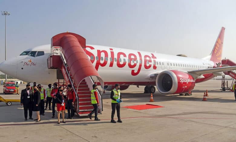 Big problem in SpiceJet flight, panic caused by wheel falling during flight