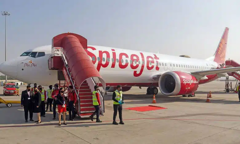 Big problem in SpiceJet flight, panic caused by wheel falling during flight