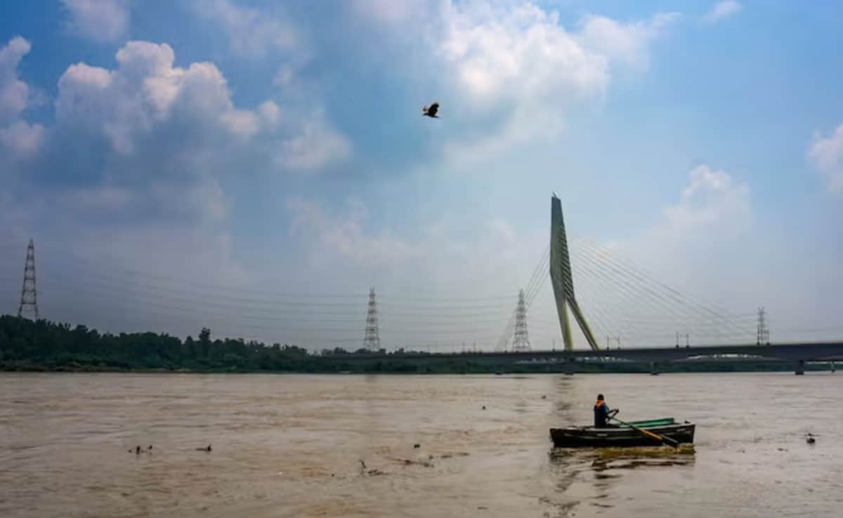 Possibility of rain and thunderstorm in Delhi today, Yamuna water level below danger mark