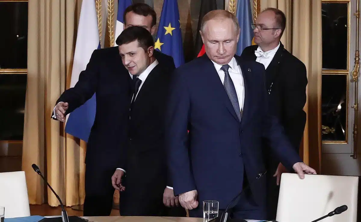 Zelenskyy meets European allies in Paris on security guarantees; Russia issues warning