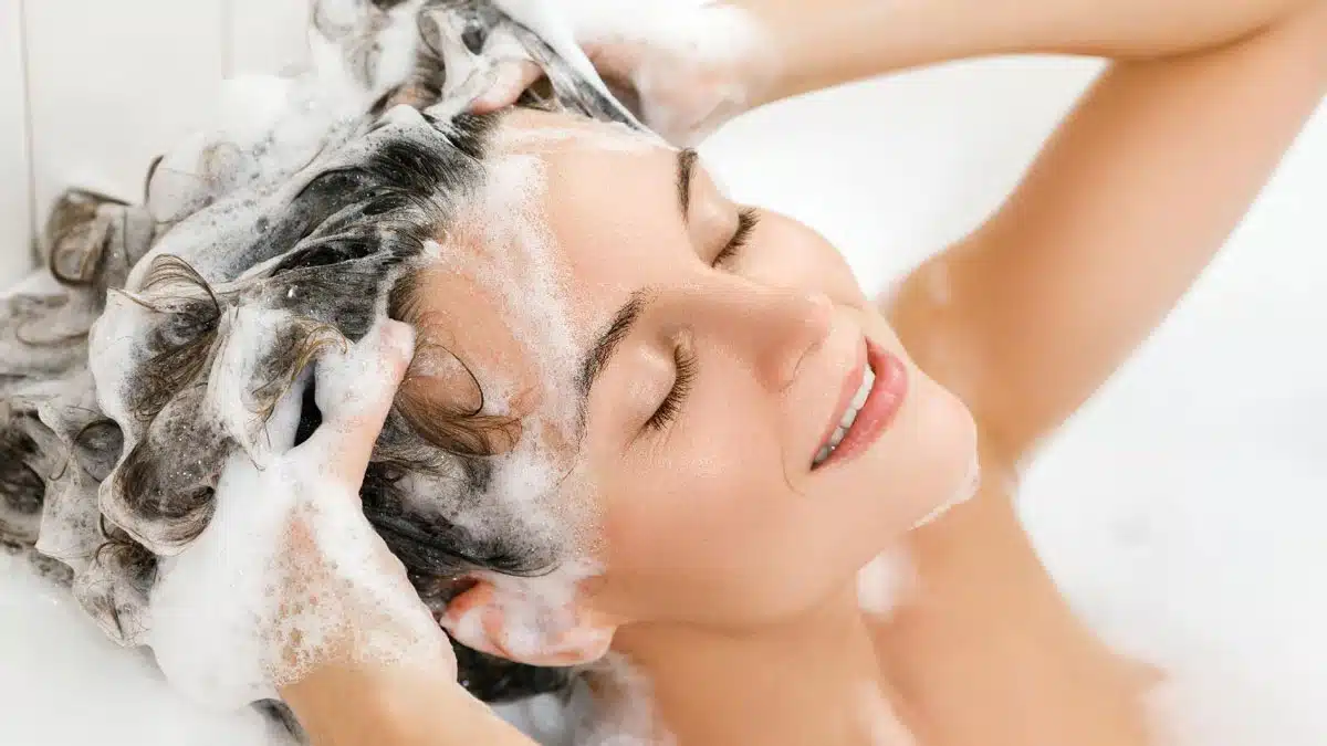 Shampoos vs Oils: What Really Helps an Oily Scalp?