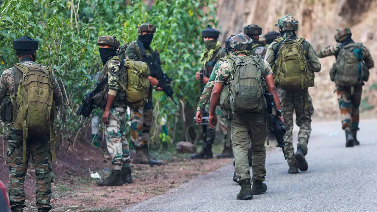 One terrorist killed, one army soldier injured in an encounter with security forces in Kulgam, Jammu and Kashmir