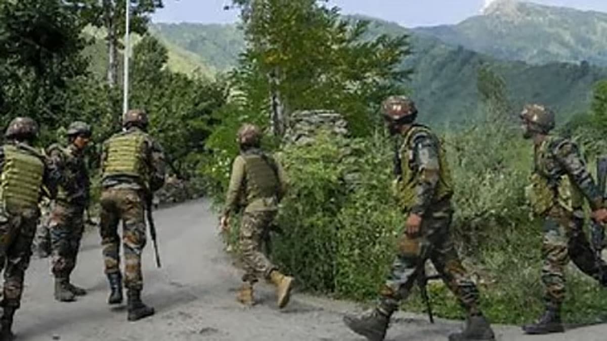 One terrorist killed, one army soldier injured in an encounter with security forces in Kulgam, Jammu and Kashmir