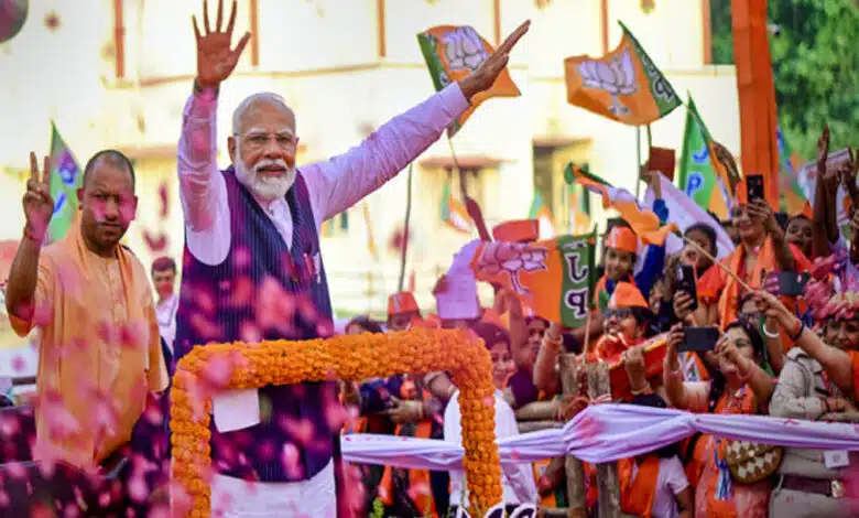 PM Modi reached Varanasi, will hold bilateral talks with Mauritius PM Navin Ramgoolam