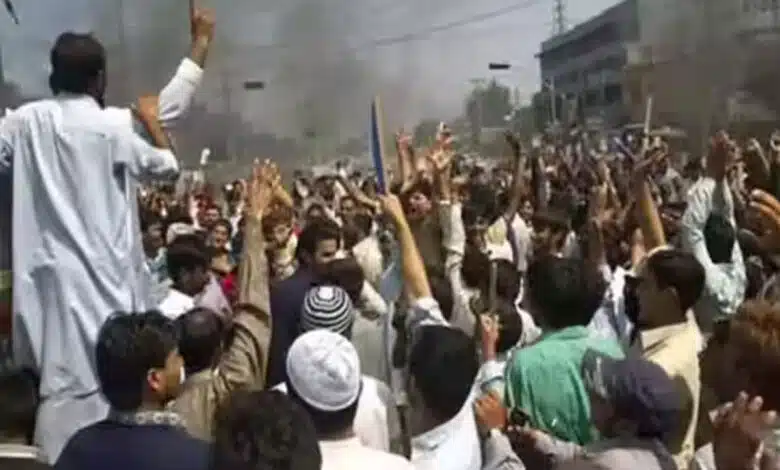 Two killed, 22 injured as thousands protest against Pak government in PoK