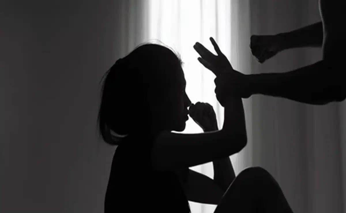 A shameful incident in Kolkata, two men made a woman a victim of lust