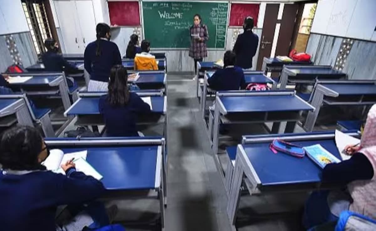 2 people missing due to cloudburst caused by heavy rains in Dehradun, cars and shops washed away